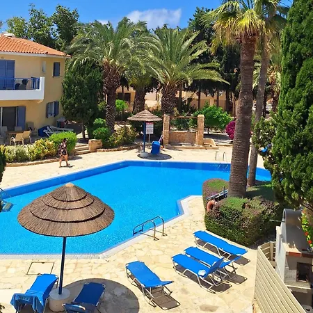 H&o Poolside Serenity At Regina Gardens By The Apartmán Paphos